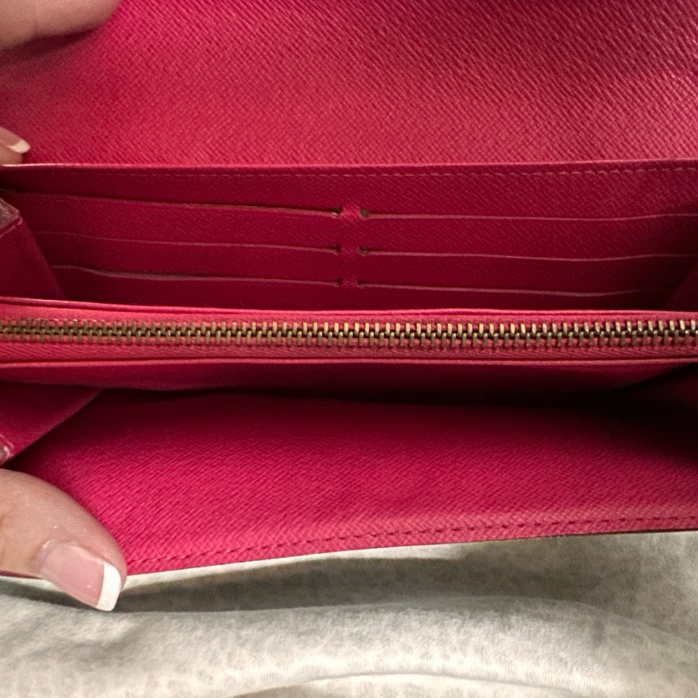LV vintage multi colored snap wallet. Good condition! - Picture 5 of 8
